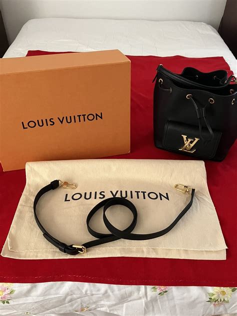 louis vuitton lockme pochette|Louis Vuitton lockme shopper.